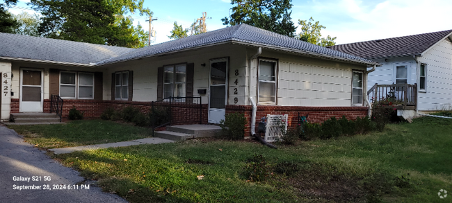 Building Photo - 8429 Grandview Ln Unit 8429 Rental