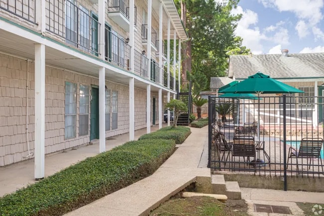 River Oaks Apartments