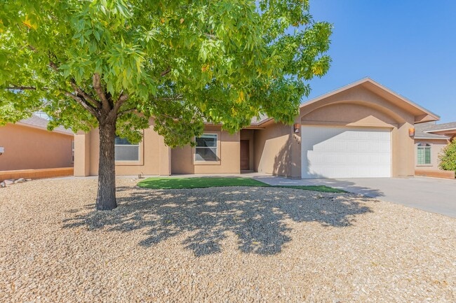 Photo - Beautiful 3 Bed 2 Bath Home - 1/2 Off 1st Month's Rent!