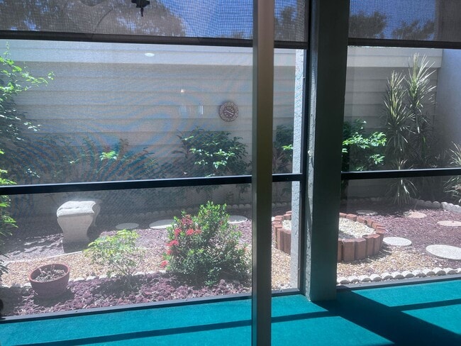 Building Photo - New Listing! Unit 4, Bldg D