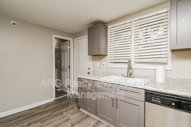 Photo - 1097 Smith St SW