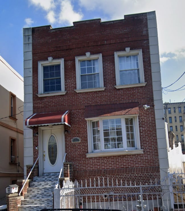 Photo - 4312 Carpenter Ave Unit 1st Floor 3-Bedroom