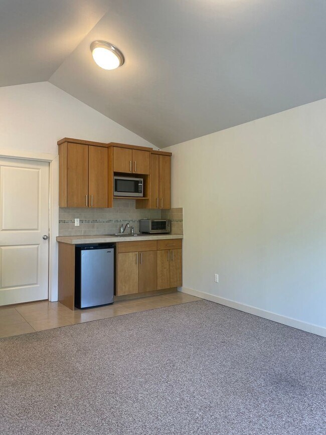 6916 N McKenna Ave Unit B