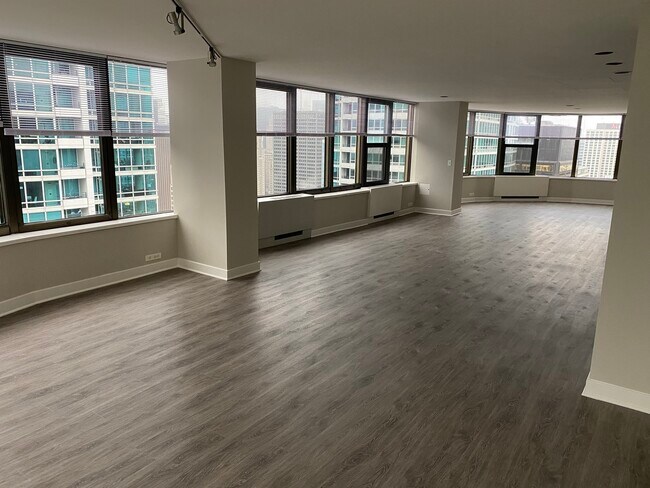 Photo - 333 E Ontario St Unidad 4511