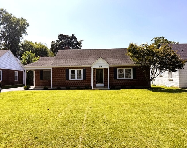 Building Photo - 217 Kewanna Dr