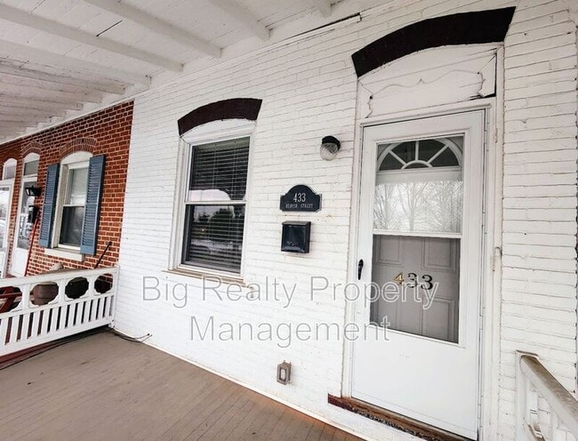 Photo - 433 Beaver St