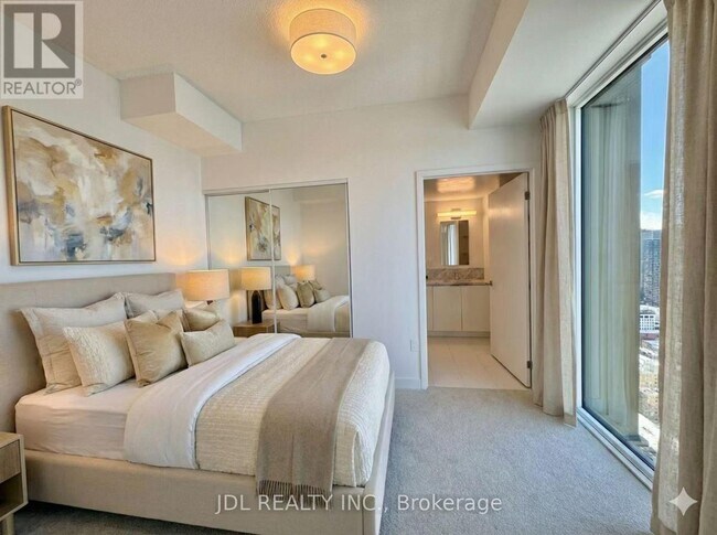 Photo - 238 Simcoe St