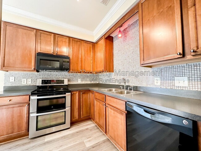 Photo - 205 Old Grove Ln