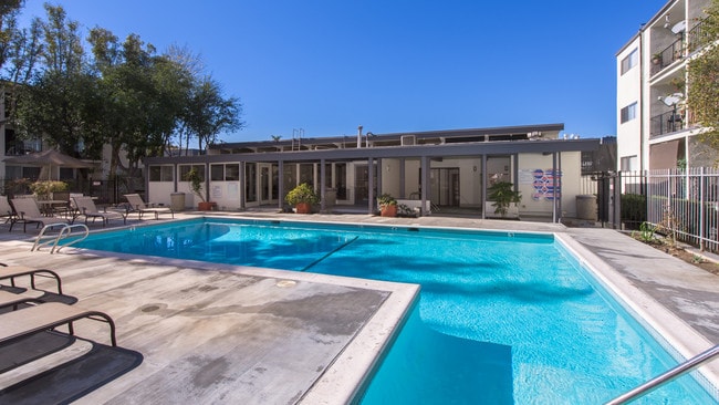 Photo - Tarzana Springs