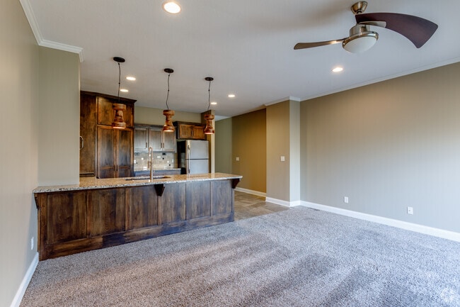 2BR, 2.5BA - Parker - Jamestown Villas