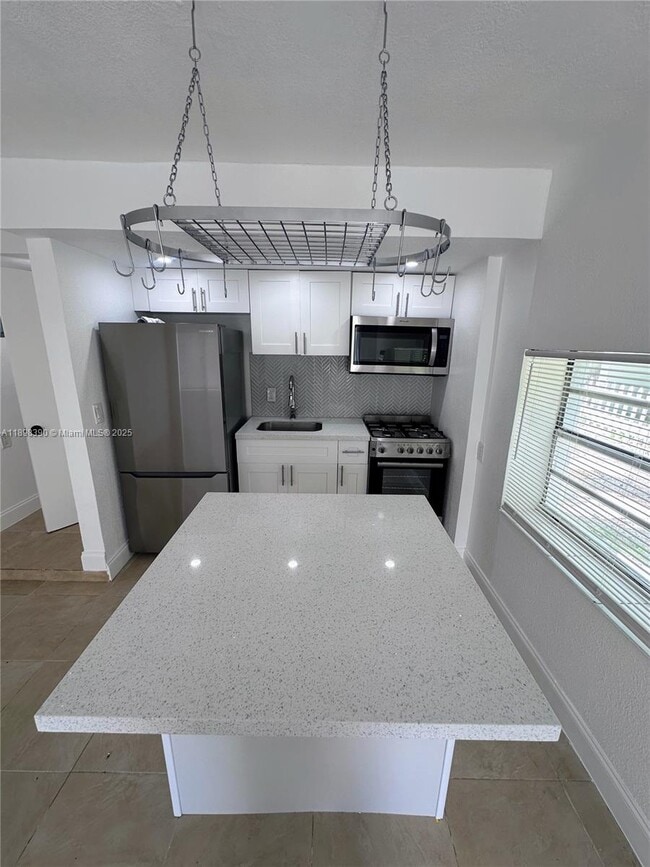 Building Photo - 9064 Collins Ave Unit C-19