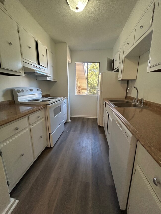 01_Cocina - 1208 Bush River Rd