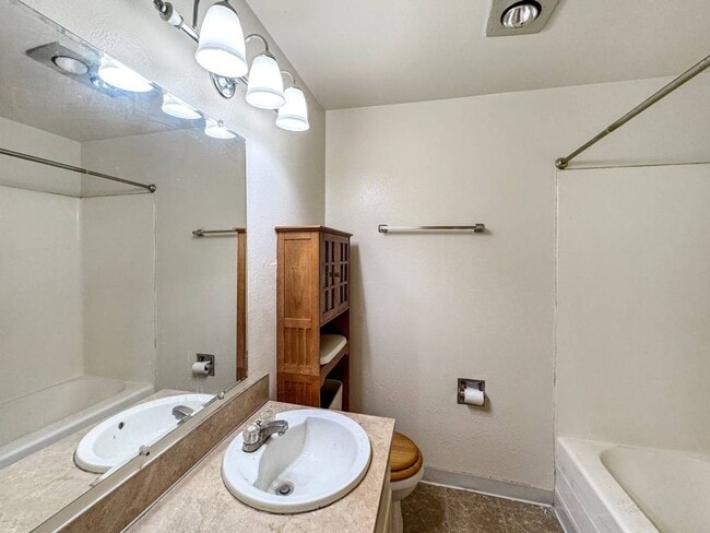 Photo - 2 Bedroom Condo For Rent