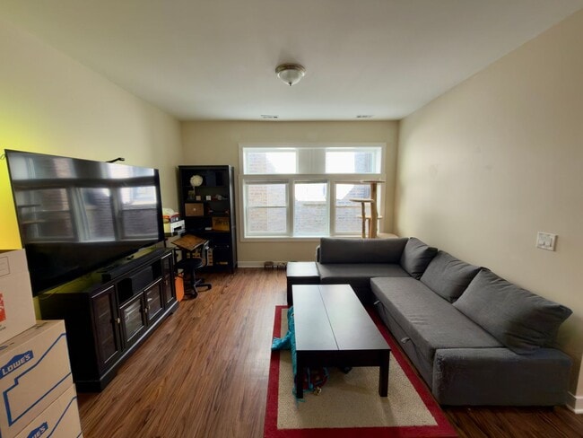 Building Photo - 3550 W Lawrence Ave Unit 3550-2N
