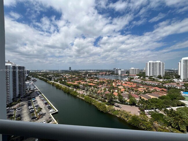 Photo - 20505 E Country Club Dr Unidad 2132