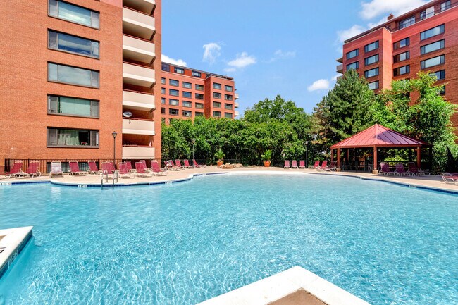 Pool!! - 1121 Arlington Blvd Unit 230