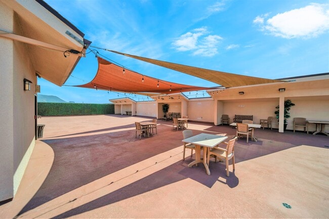 Photo - 1301 N Hollywood Way Unidad 302