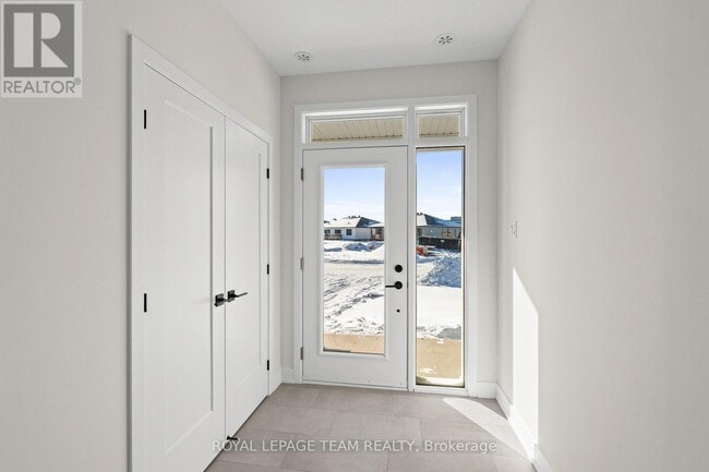 Photo - 1098 Moore St