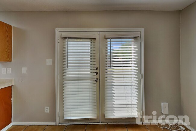 7010 Flint View