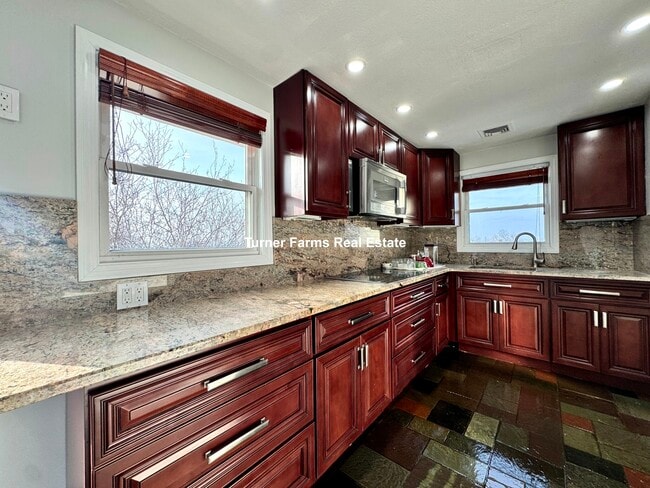 Building Photo - 62 Upland Rd Unit 3