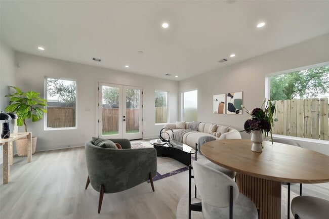 Photo - 4430 Edmund St