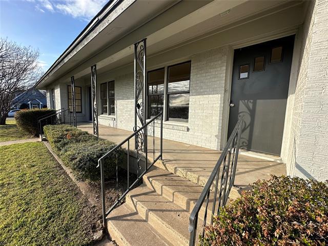 315 W Main St
