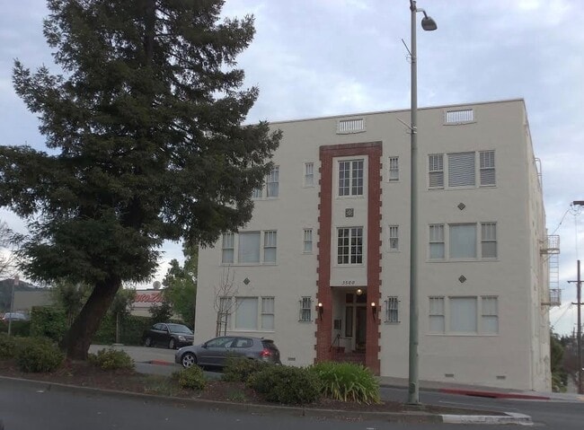 Building Photo - 3500 35th Ave Unit 7