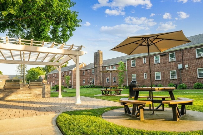 Eagle Rock Apartments at Huntington Station