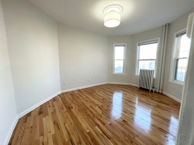 Building Photo - 157 E Cottage St Unit #3 Rental