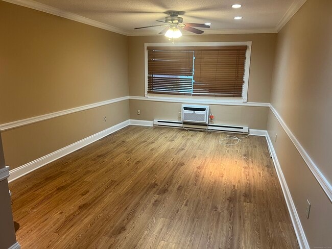 Photo - 40 Leslie Rd Condo Unit B