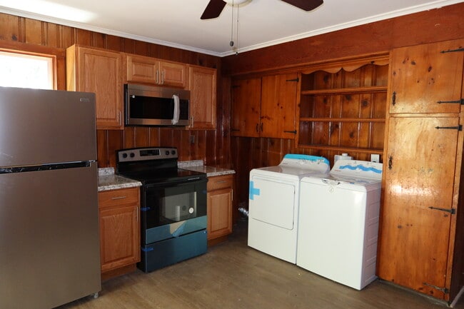 Photo - 1025 W Race St