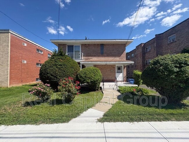 Building Photo - 189 S Allen St Unit Apt 2