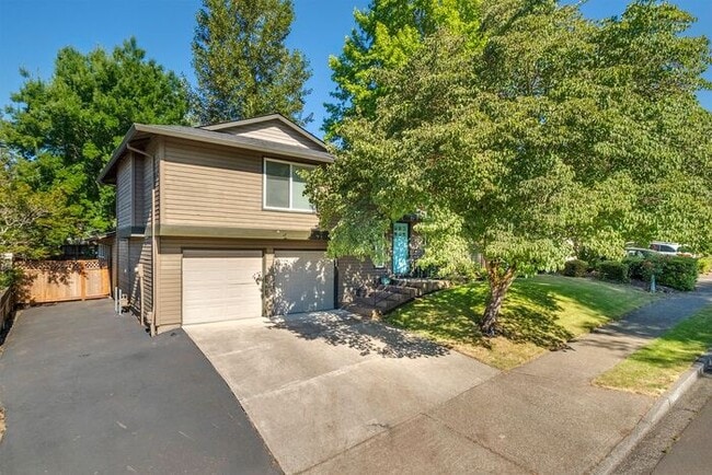 Photo - 4 bedroom 3 bath home in Tualatin with sep...