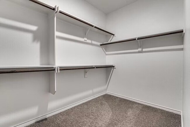 Photo - 545 Declaration Way