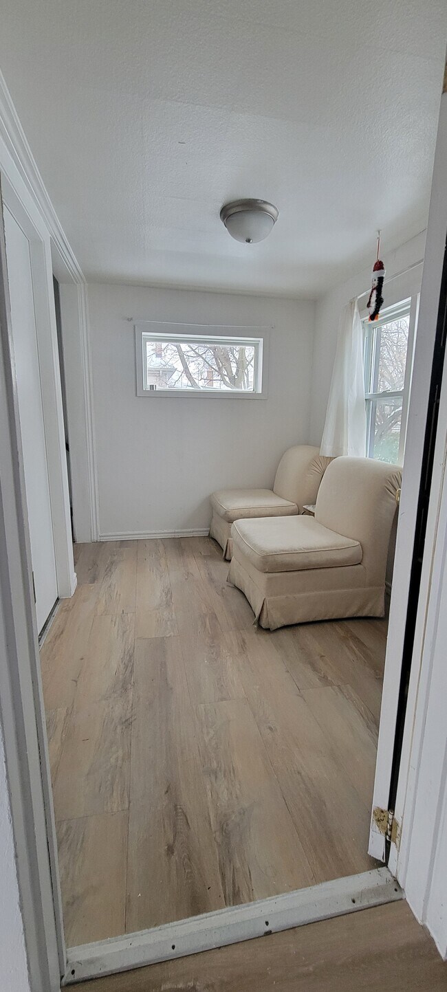 Photo - 498 Ottawa St S