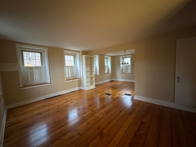 Photo - Charming Stacked stone Farm house 3 bedrooms 1 1/2 bathrooms