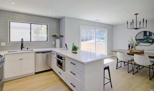 Photo - 22 Columbine Ln