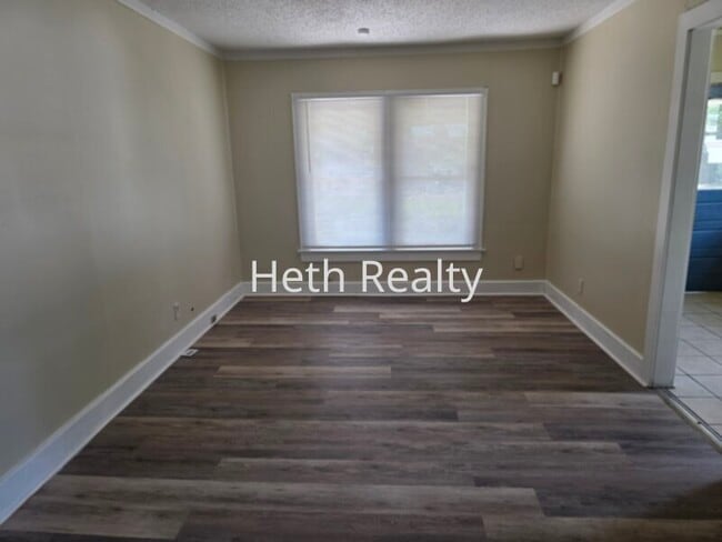 Photo - Commercial Space with a large lot, fully f...