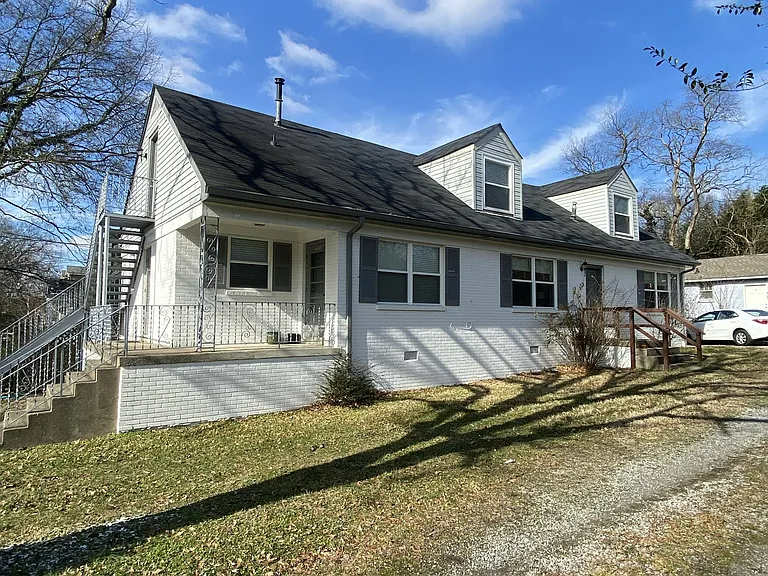 Photo - 1902 Sweetbriar Ave