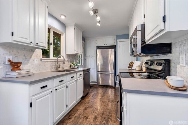 Photo - 19011 Grannis Rd