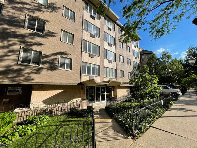 Building Photo - 539 W Stratford Pl Unit 202 Rental