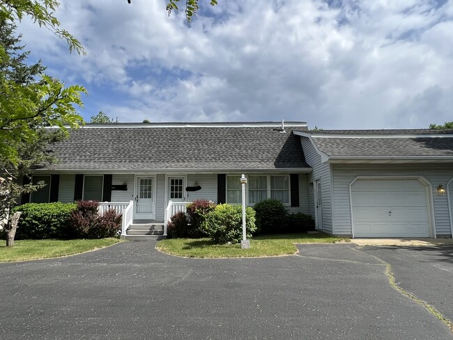 Photo - 623 Mill St