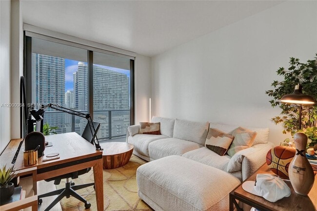 Photo - 45 SW 9th St Unidad 1803