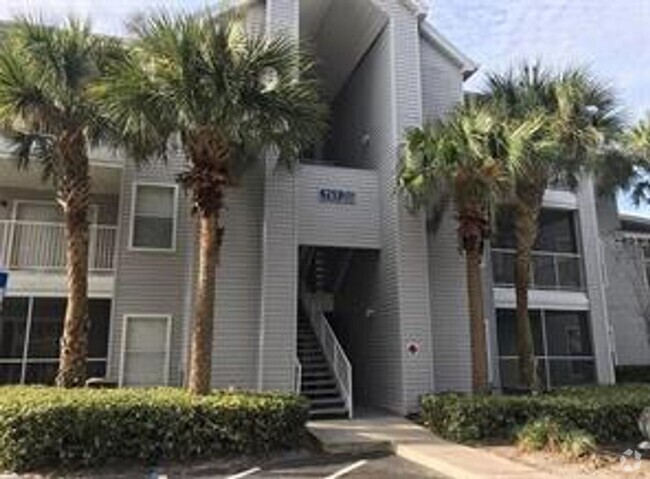 Building Photo - Bright and Spacious 2 BR / 2 BA Condo in C...