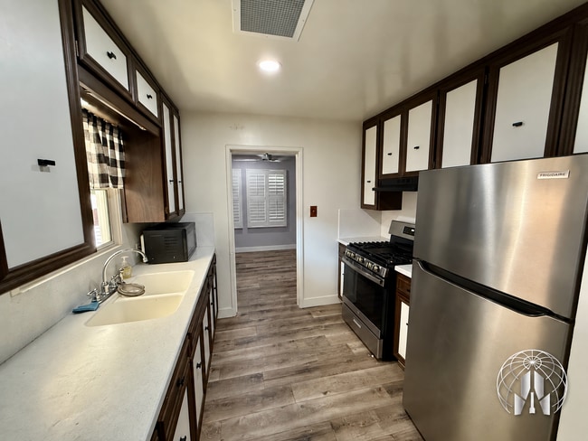 621 Skyline Ave