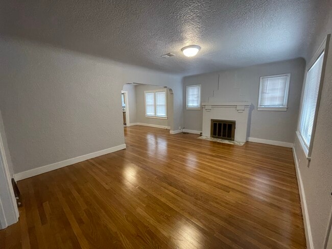 Photo - 405 Vassar Dr SE