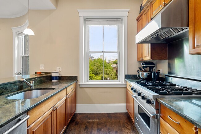 Building Photo - 70 Waltham St Unit 3 Rental