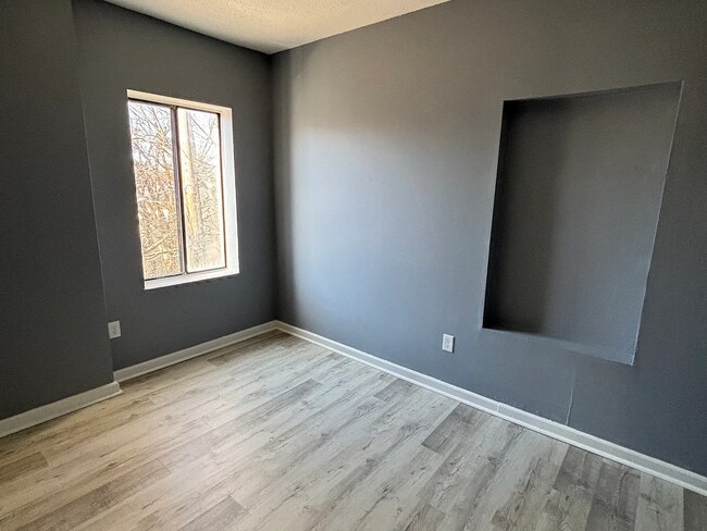 Photo - beautifully updated 3 bedroom, 1 bathroom apartment