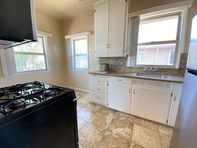 Photo - 1BR w/ AC & Parking Near Little Italy – Pe... Unit 2022 Front St
