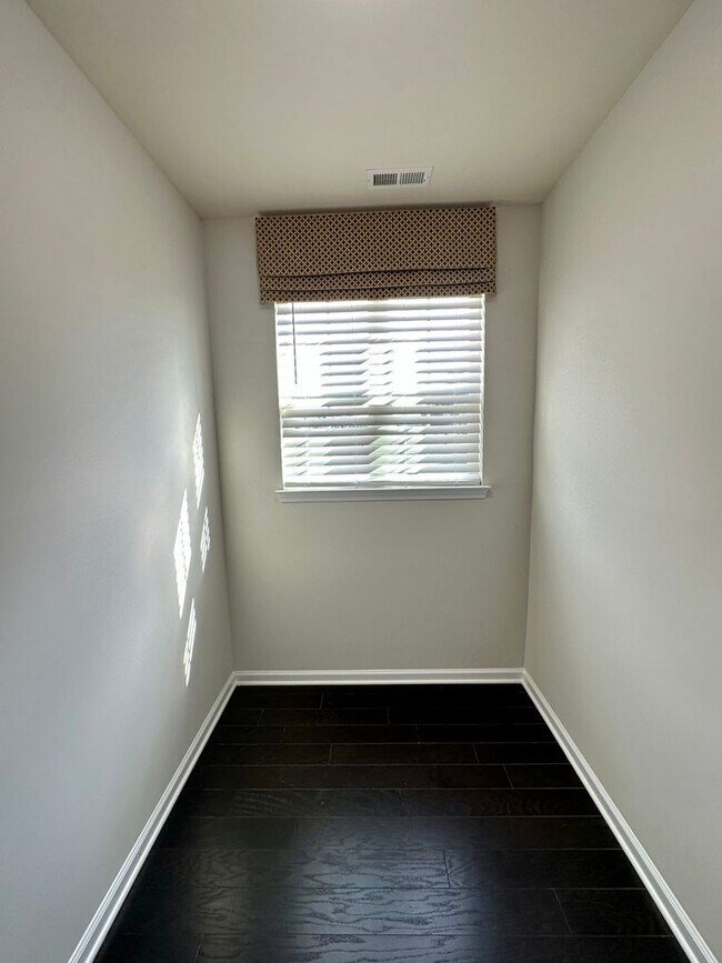 3BR/2.5BA Townhouse in Rea Farms Townhome Rental in Charlotte NC